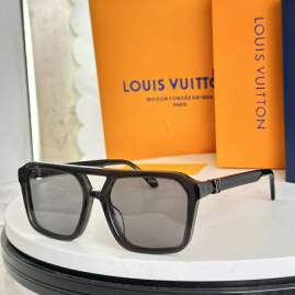 Picture of Louis Vuitton Sunglasses _SKUfw76720994fw